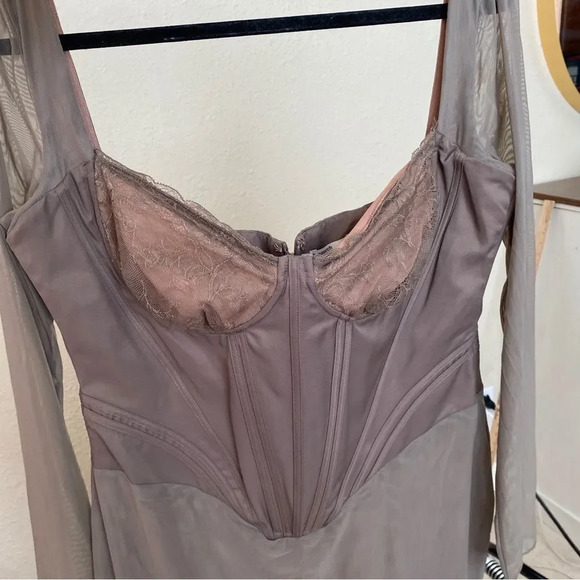 House of CB L D-DD  'Safran' Mocha Corset Midi Dress NWOT - Picture 12 of 13